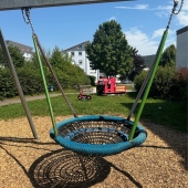 Bild vom Spielplatz anzeigen.