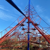 Bild vom Spielplatz anzeigen.