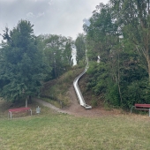 Bild vom Spielplatz anzeigen.