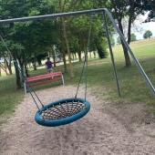 Bild vom Spielplatz anzeigen.
