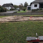Bild vom Spielplatz anzeigen.