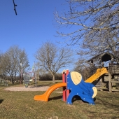 Bild vom Spielplatz anzeigen.