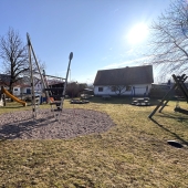Bild vom Spielplatz anzeigen.