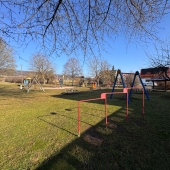 Bild vom Spielplatz anzeigen.
