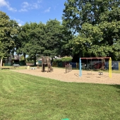 Bild vom Spielplatz anzeigen.
