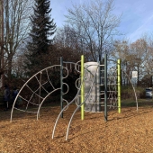 Bild vom Spielplatz anzeigen.