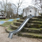 Bild vom Spielplatz anzeigen.