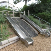 Bild vom Spielplatz anzeigen.