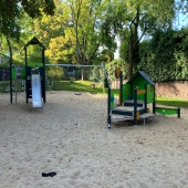 Bild vom Spielplatz anzeigen.