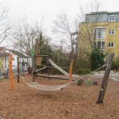 Bild vom Spielplatz anzeigen.