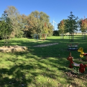 Bild vom Spielplatz anzeigen.