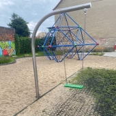 Bild vom Spielplatz anzeigen.