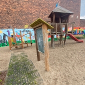 Bild vom Spielplatz anzeigen.