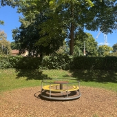Bild vom Spielplatz anzeigen.
