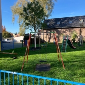 Bild vom Spielplatz anzeigen.