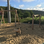 Bild vom Spielplatz anzeigen.