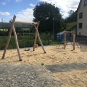 Bild vom Spielplatz anzeigen.