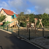 Bild vom Spielplatz anzeigen.