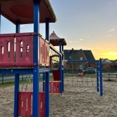 Bild vom Spielplatz anzeigen.