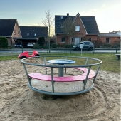 Bild vom Spielplatz anzeigen.