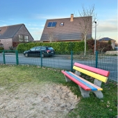 Bild vom Spielplatz anzeigen.