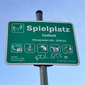 Bild vom Spielplatz anzeigen.