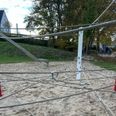 Bild vom Spielplatz anzeigen.