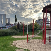 Bild vom Spielplatz anzeigen.