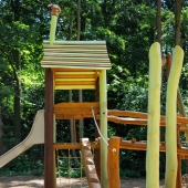 Bild vom Spielplatz anzeigen.
