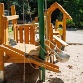Bild vom Spielplatz anzeigen.
