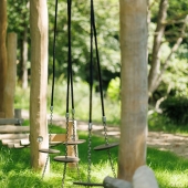 Bild vom Spielplatz anzeigen.