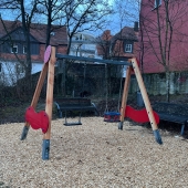 Bild vom Spielplatz anzeigen.