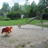 Bild vom Spielplatz anzeigen.
