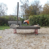 Bild vom Spielplatz anzeigen.