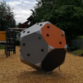 Bild vom Spielplatz anzeigen.
