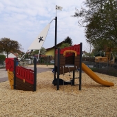 Bild vom Spielplatz anzeigen.