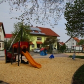 Bild vom Spielplatz anzeigen.
