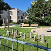 Bild vom Spielplatz anzeigen.