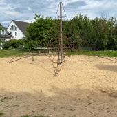 Bild vom Spielplatz anzeigen.