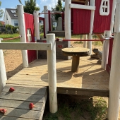 Bild vom Spielplatz anzeigen.