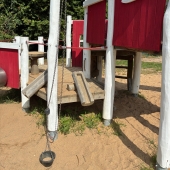 Bild vom Spielplatz anzeigen.