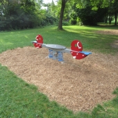 Bild vom Spielplatz anzeigen.