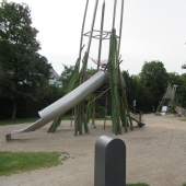 Bild vom Spielplatz anzeigen.