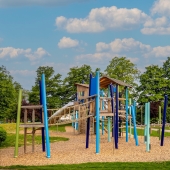 Bild vom Spielplatz anzeigen.
