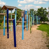 Bild vom Spielplatz anzeigen.