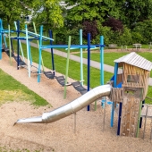Bild vom Spielplatz anzeigen.
