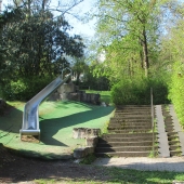 Bild vom Spielplatz anzeigen.