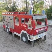 Bild vom Spielplatz anzeigen.