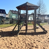 Bild vom Spielplatz anzeigen.