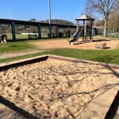 Bild vom Spielplatz anzeigen.